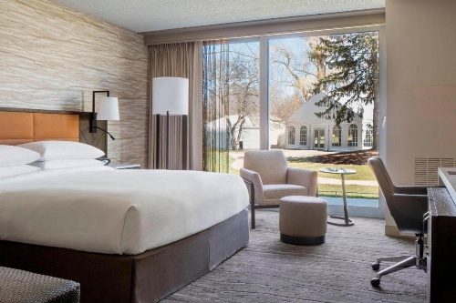 Lincolnshire Marriott Resort image 33